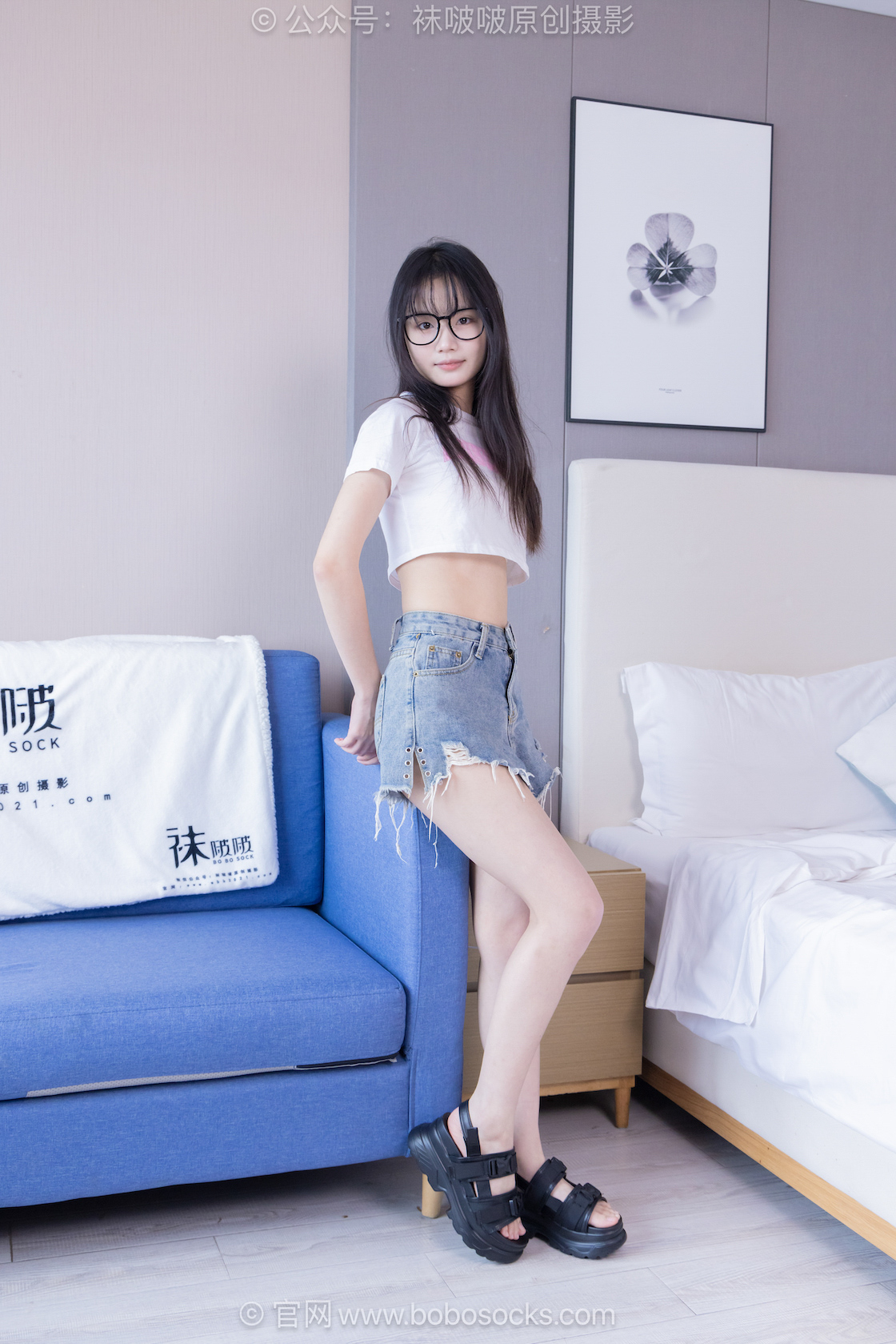 袜啵啵 积分限定作品 - NO.052期 《甜甜圈》 两双凉鞋，厚黑丝大腿袜，裸足穿鞋