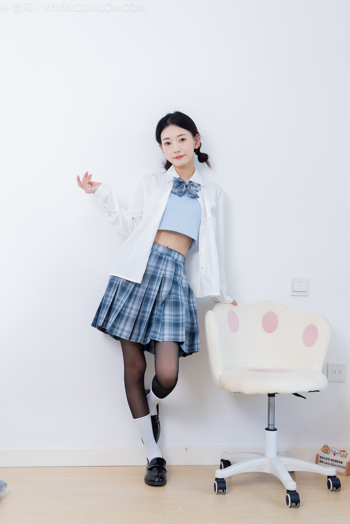 物恋传媒 - NO.2908期 《沉香》 皮鞋，白冰丝袜，薄黑丝[脚尖加固款]，jk制服，半脱袜子剧情