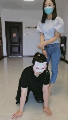 直播视频 《凌儿女神》母畜下跪伺候还被我虐 [35分22秒]