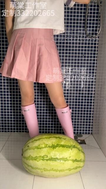crush 萌棠工作室 粉色少女雨靴西瓜榨汁 [11分36秒]