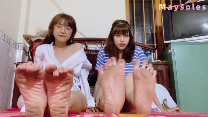 女王女主 《May》穿着大胆！双人脏脚底展示 [6分40秒]