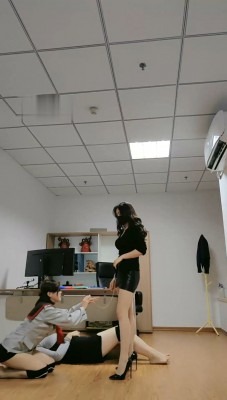 妆主大大 《妆主大大》办公室-母畜-高跟肉丝诱惑-耳光/脚插嘴-高跟踩 [30分19秒]
