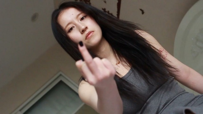 黑丝诱惑 《黑丝诱惑》素人篇：大二学生晓俞骑脖子舔原味高跟脏鞋底 [32分35秒]