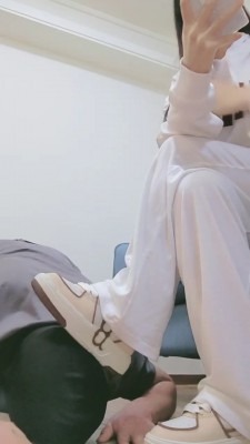 直播视频 《妮蔻》原味白袜辱贱狗 [17分26秒]