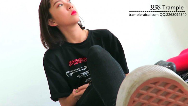 00后天使女主 第一视角00后天使女主谩骂贱狗无能展示鞋子！pov [17分26秒]