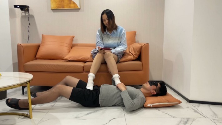 黑丝诱惑 《黑丝诱惑》沐沐女主复出清纯装踢档耳光狗子 [48分56秒]