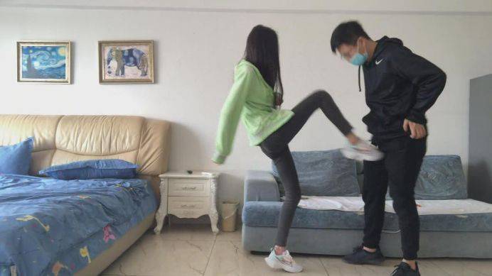 活力诗蔓 一镜到底！连续踢裆！运动风女孩超狠发泄！ [12分18秒]