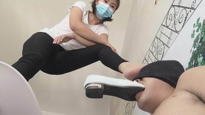 女王女主 脚奴视角仰视美女丝袜脚 美脚插嘴被调教 [48分56秒]