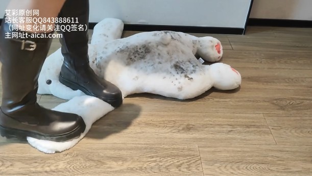 crush 《白白酱酱》棕色长靴暴力踩脏大白熊 [21分24秒]