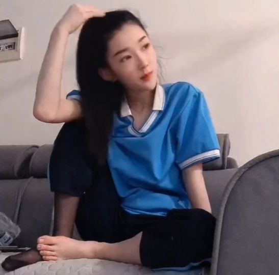 热血女神 18岁绝美学生s校服女班长课后美脚羞辱你 [9分46秒]