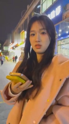 直播视频 《素人挖掘机》开发羞涩女神-手捂窒息/毛鞋白袜气味辱 [44分58秒]