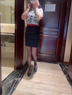 女王女主 摸丝校尉——酒店玩舔空姐的黑丝原味臭脚！ [32分35秒]