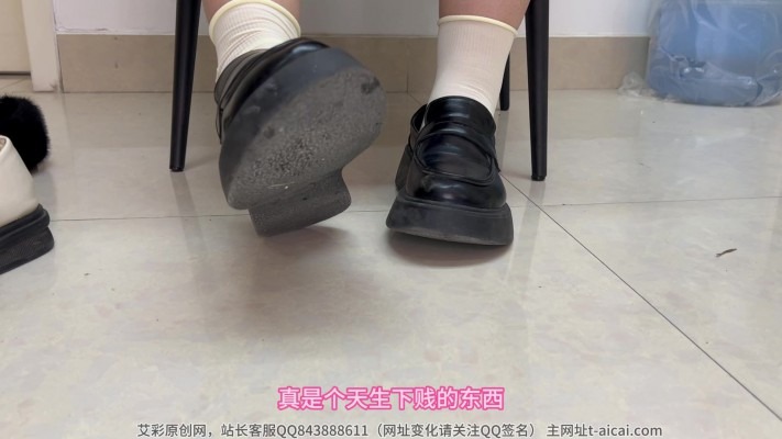 女王女主 妲己全程羞辱指挥-强迫**喝圣水《三双鞋》 [9分46秒]