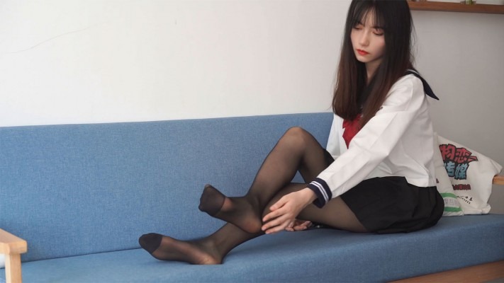 crush JK超模黑丝足秀踩玩具 [21分24秒]