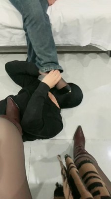直播视频 《冰柠檬》3S-袜子塞嘴/高跟长靴踩/电击鞭打 [48分56秒]