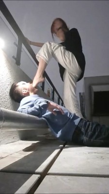直播视频 《小亿》阳台素人调-小白鞋超臭白棉袜强迫狗闻舔《完整版》 [48分56秒]