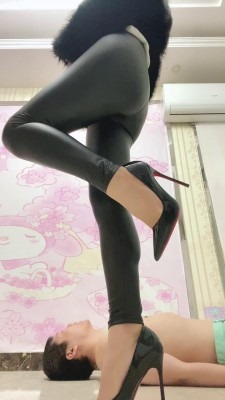 兔粉粉 《兔粉粉》窒息玩弄 [48分56秒]