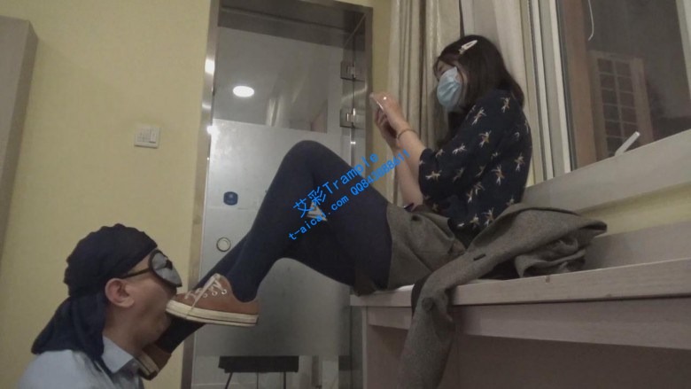 女王女主 重逢女神--高个美女穿橘色帆布鞋的践踏玩弄 [48分56秒]