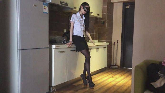 活力诗蔓 靓丽女警18厘米高跟腿绞复仇虐美腿！ [32分35秒]