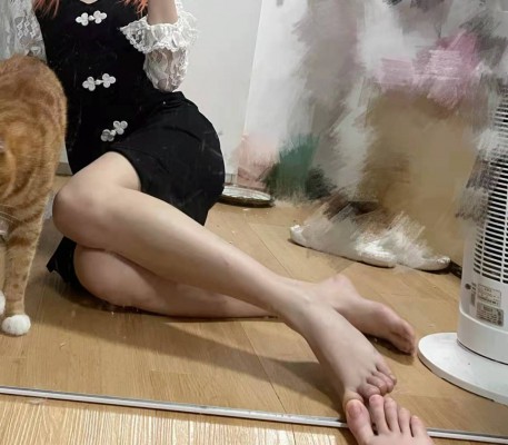 crush 广东素人小姐姐裸足踩面包 [9分43秒]