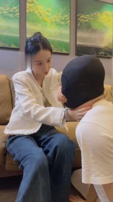 直播视频 《狗哥》气质女神素人S-小白鞋白袜踩/臭脚捂脸窒息 [48分56秒]