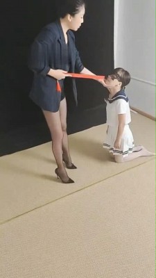 直播视频 《冷大人》校园霸凌系列：教导主任VS乖乖女 [32分35秒]