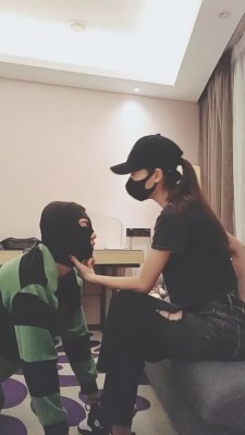 直播视频 《美娜》御姐运动鞋超臭白袜辱狗 [17分26秒]