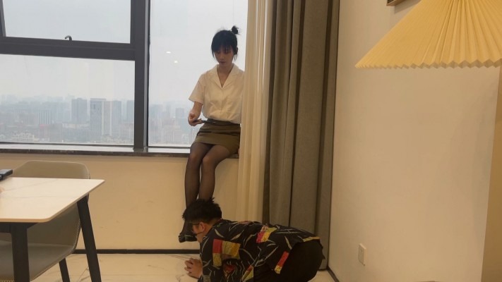 黑丝诱惑 《黑丝诱惑》素人篇：某公司前台琳琳初次拍摄 [48分56秒]