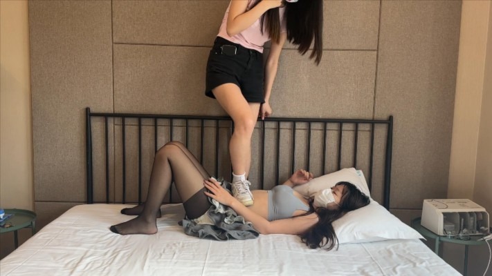 女王女主 《墨狸女M》犯贱去找小彤两双鞋踩我 [48分56秒]