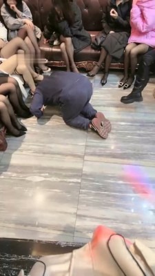 直播视频 《女仆店S》KTV素人S群调群虐-校园欺凌《上》 [30分19秒]