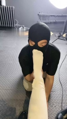 直播视频 《冰诺》长靴白袜闻舔/吃白袜/裸足踩脸 [48分56秒]