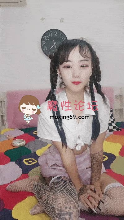 新人美少女初下海！外表甜美極品尤物！應觀衆要求秀一波，貧乳奶子苗條  [2V ] [BT] [-]