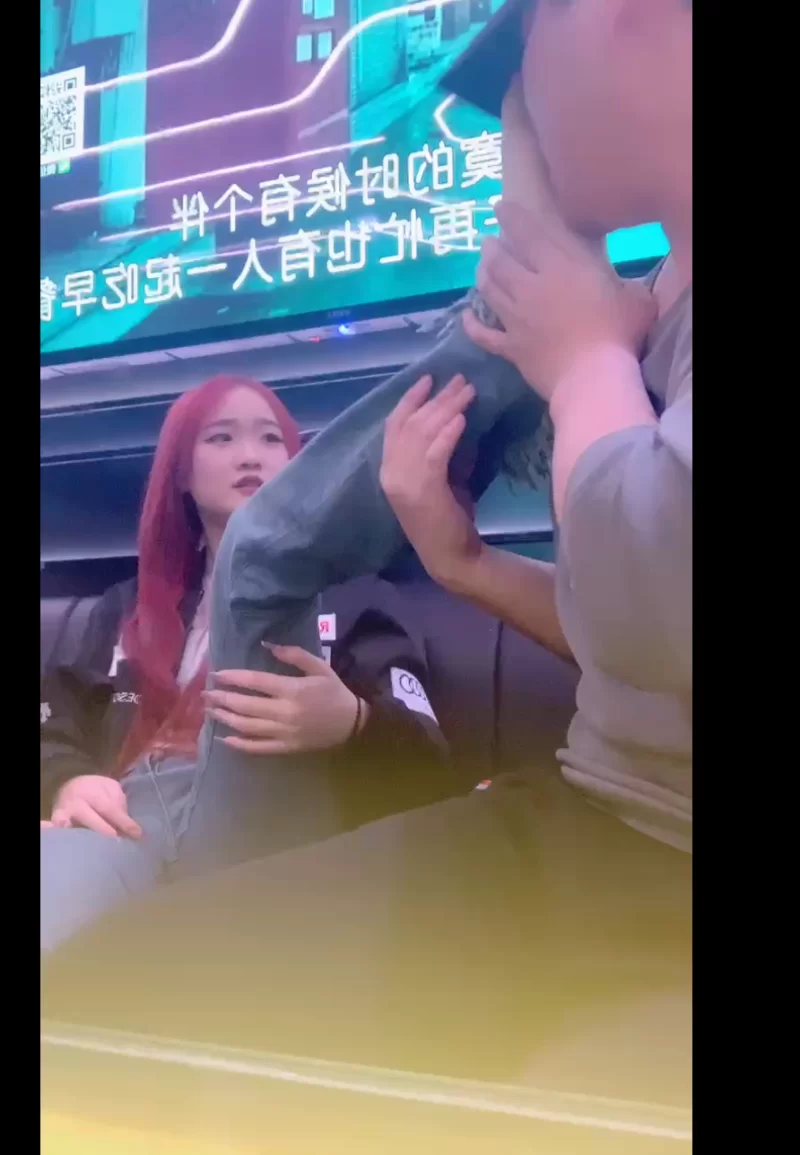 精神小妹 系列  足控 舔脚 调教 个个美女玉足（已补链） [34v-15.5GB]