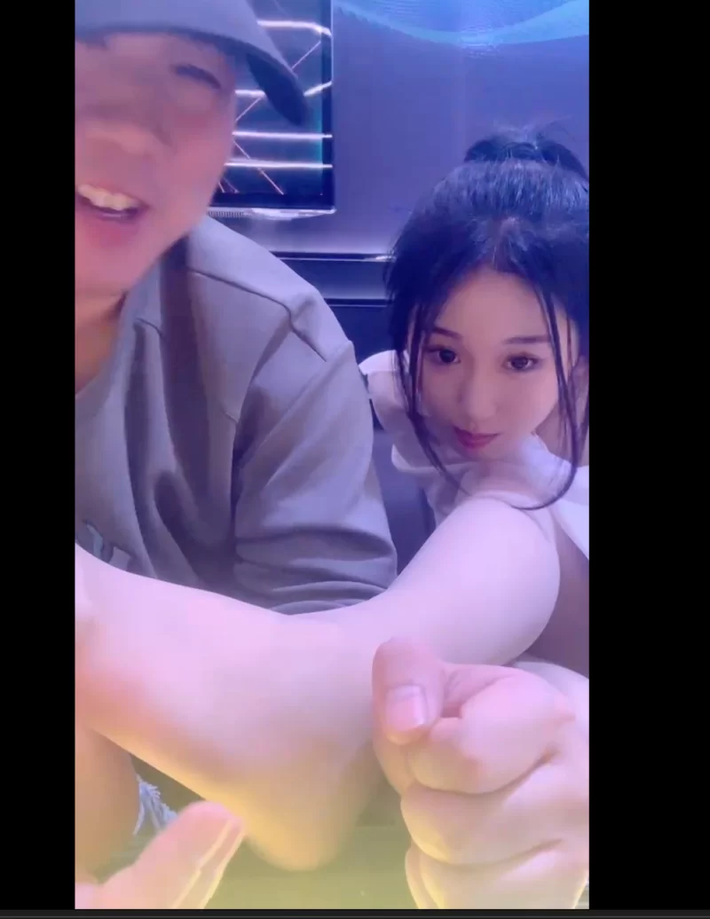 精神小妹 系列  足控 舔脚 调教 个个美女玉足（已补链） [34v-15.5GB]