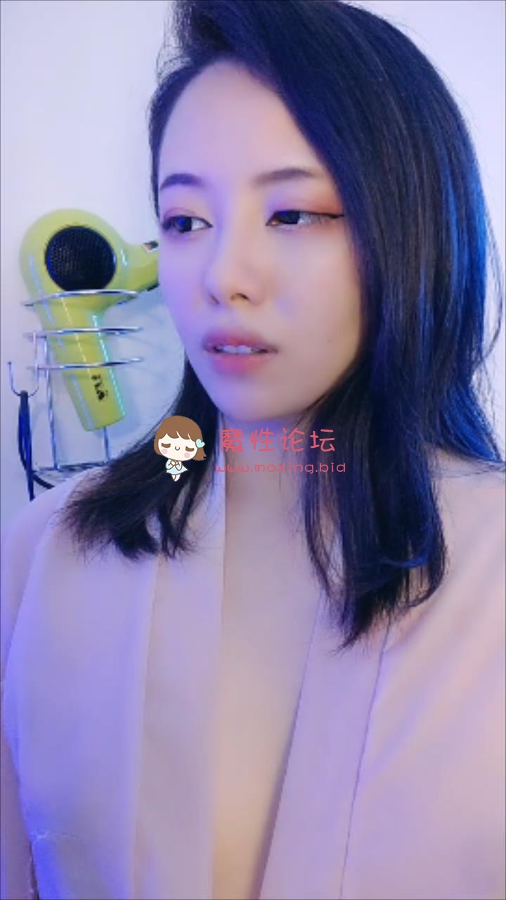气质新人御姐真实女同带假屌**，舌吻摸穴[1V 1.34G 百度盘] [-]
