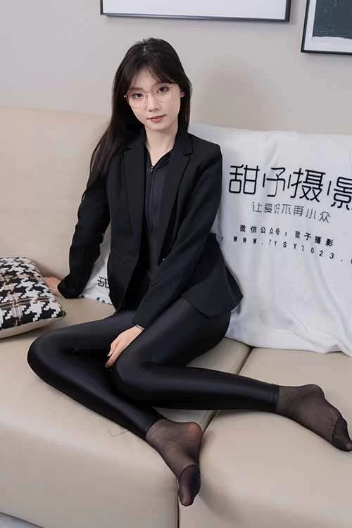 甜予摄影-璇璇-性感皮裤长靴黑丝美腿 [127P1V-1.9G百度网盘] [127p1v-1.9GB]