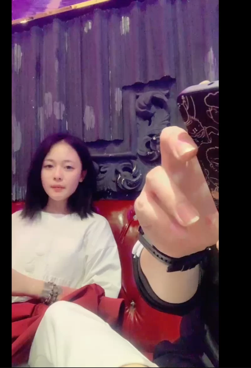 精神小妹 系列  足控 舔脚 调教 个个美女玉足（已补链） [34v-15.5GB]