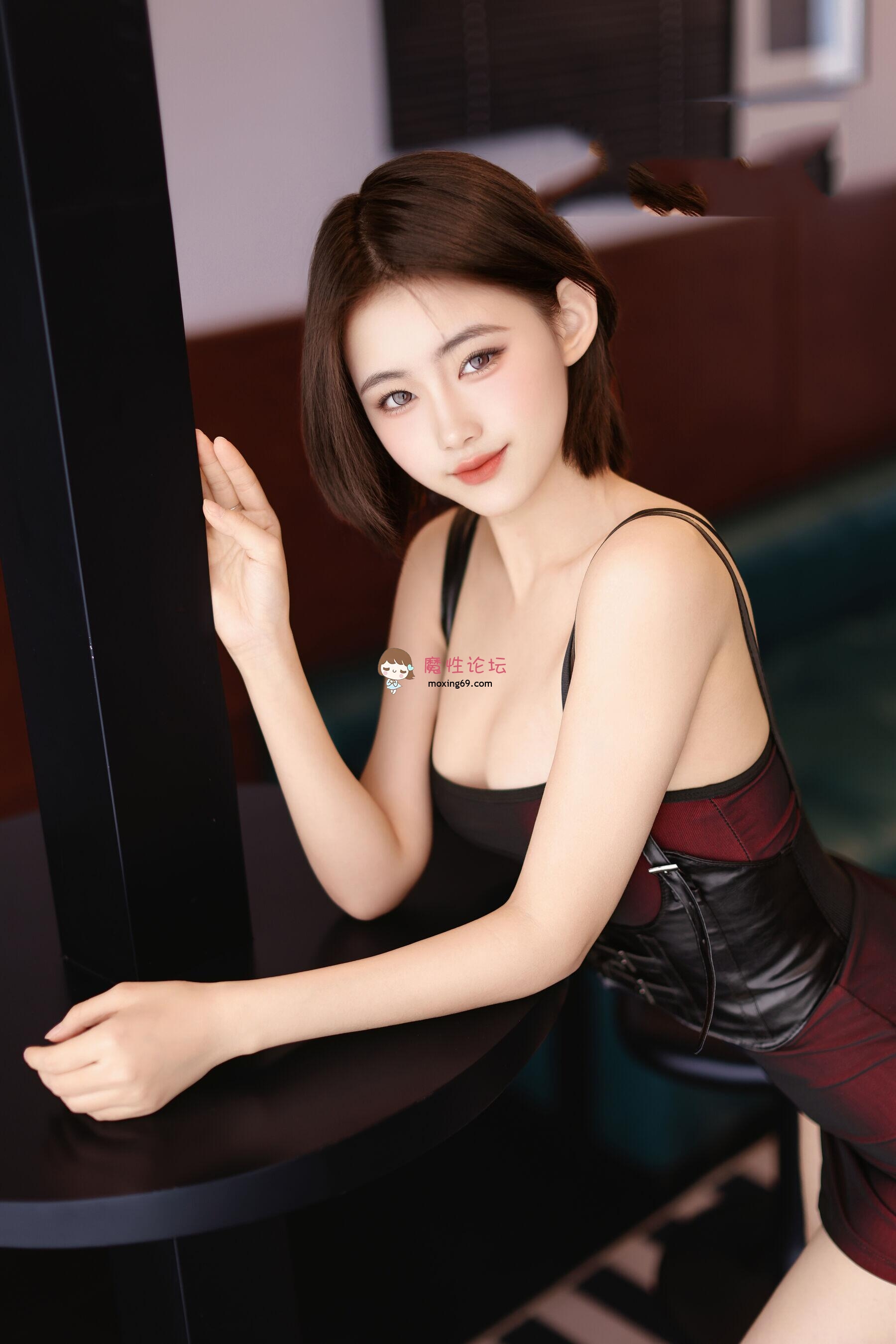 《套图》秀人 小橘子 – 内部私购无水印写真合集《2套+1.4G/百度》 [-]