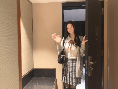 [度盘]秀人网嫩模《小逗逗》JK学妹上门被猥琐男调教 [1+411m] [-]