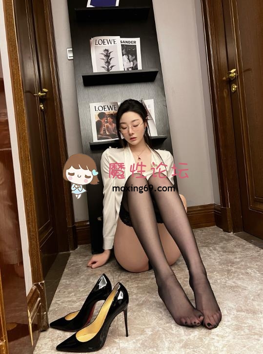 是小逗逗 - 黑丝玉足 31P-112M  《百度云》 [-]