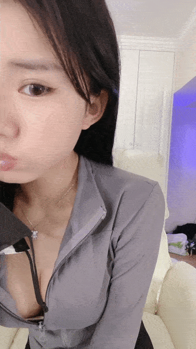 极品尤物新人女神！紧身裤超棒身材！脱衣舞诱惑，扭腰摆臀搔首弄姿 [-]