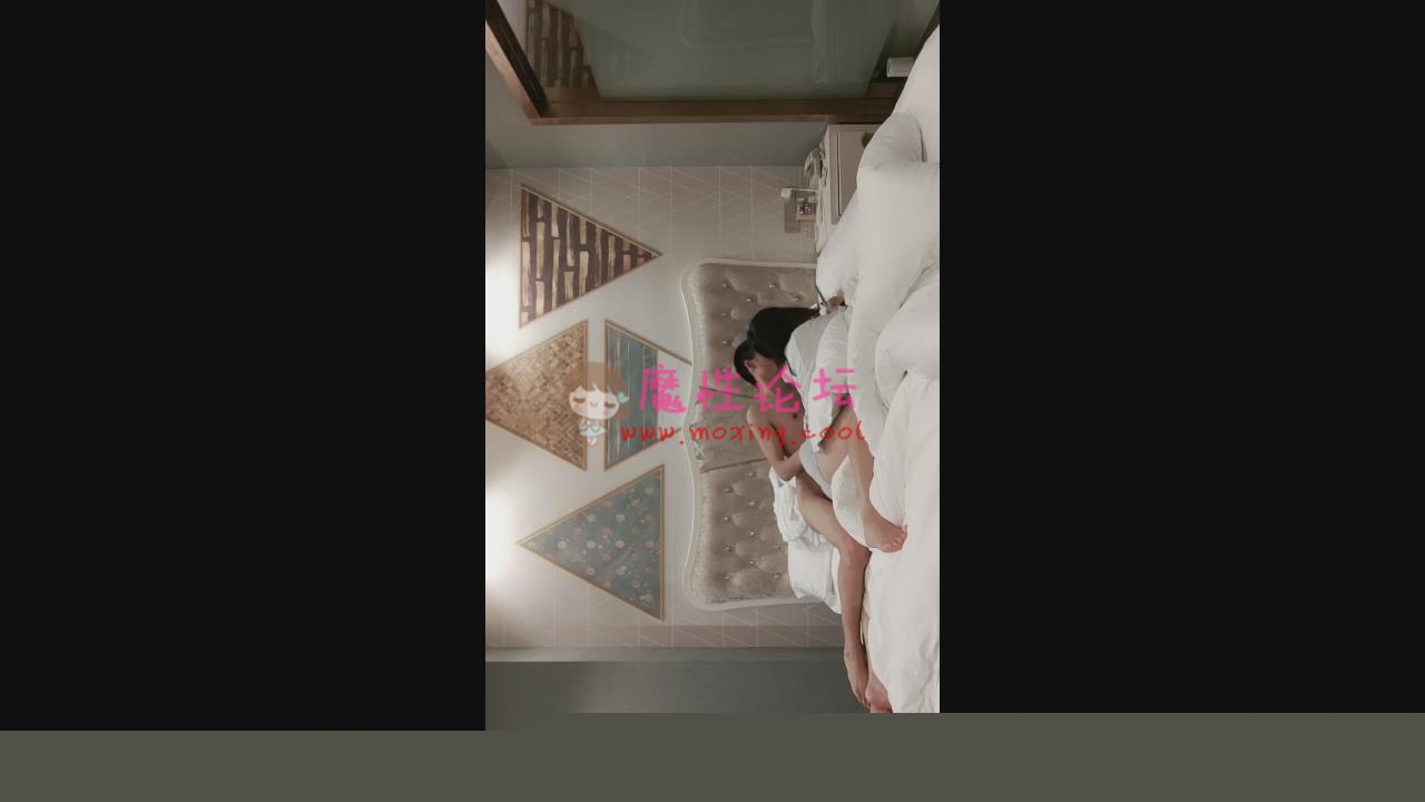 前女友,一边被草一边和男友打电话对白刺激《1v1.23g百度云》 [-]