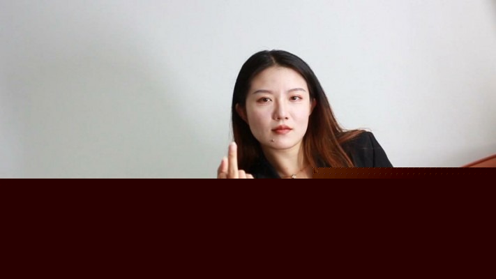 黑丝诱惑 《黑丝诱惑》素人篇：房产公司前台慧儿的初次调教拍摄 [15分43秒]