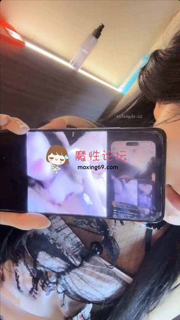 ❤️极品反差婊❤️超高颜值极品美人思思吖，又纯又欲直播卖片，此等美人艹起来是真的爽呀！3v 12p 1.13GB 夸克 [几V多大-]