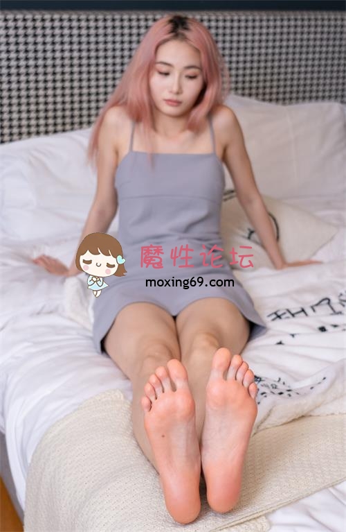 甜予摄影-思思-包臀裙白棉袜裸足 [129P2V-2.48G百度网盘] [-]