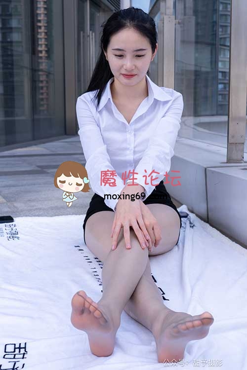 甜予摄影-思思-热裤油亮灰丝-脚尖透明款[136P1V-1.53G百度网盘] [-]