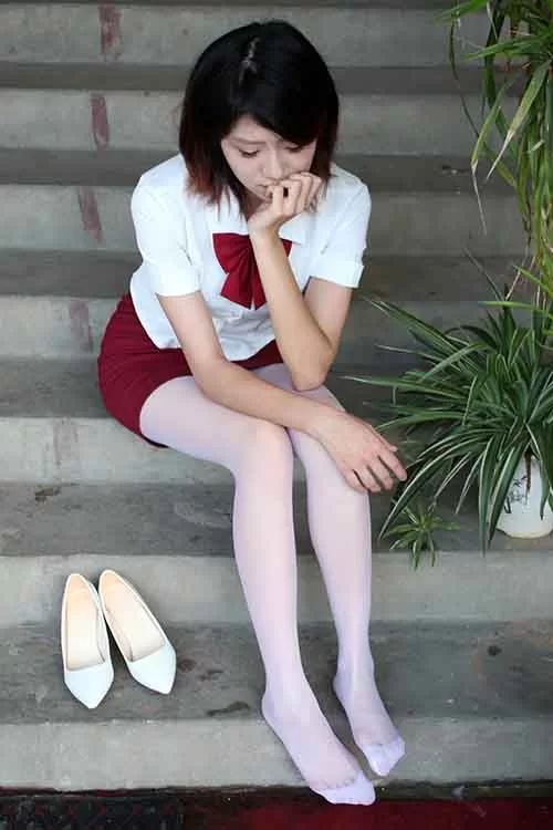 初夏女神-KiKi~包臀裙制服白丝美腿[100P1V 1.6G百度网盘] [100p1v-1.6GB]