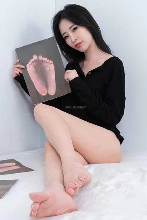 solexight足控-NANA-性感内衣裸足 [525p1v-2.32GB]