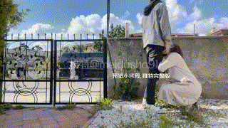 挑战羞耻极限人前全裸丝袜口交美腿娇妻在人来人往两米处为单男口交被操到潮吹死死捂住 [-]