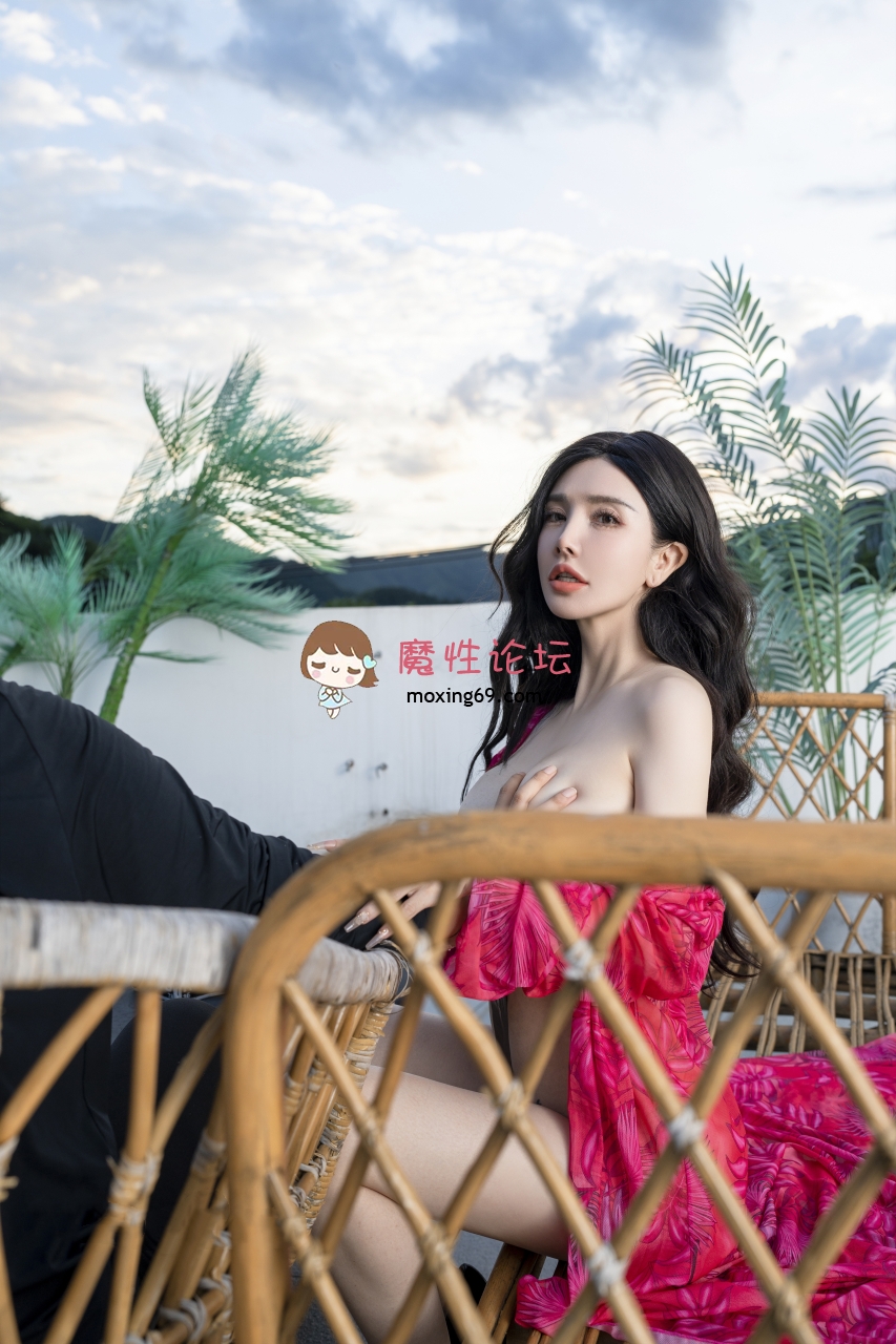 微博豪乳肥臀芷儀G寶穿吊帶黑絲露臉道具自慰被金主暴肏／巨乳嫩模潘嬌嬌陽台搔首弄姿揉玩傲人雙峰等[8.8G14VBT] [-]